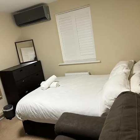شقة Affordable In A 4 Bedroom House *
