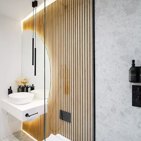 아파트 Japandi By The Heim Residences 맨체스터