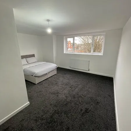 Modern 5 Bedroom House Manchester
