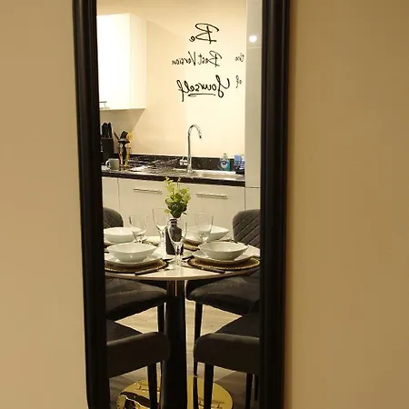 דירה 2 Bed 2 Bath Close To Ctre Sleeps 5 -free Parking מנצ'סטר