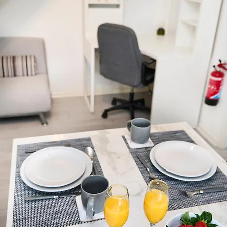 Дом отдыха Modern, Spacious Near Centre, Workspace & Wifi, *