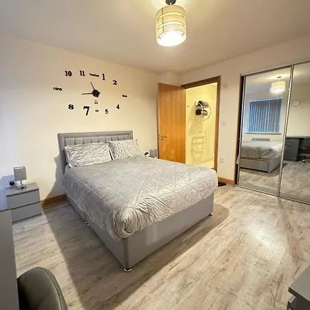 Spacious 2-bed Flat Next To Piccadilly Station, Mcr *