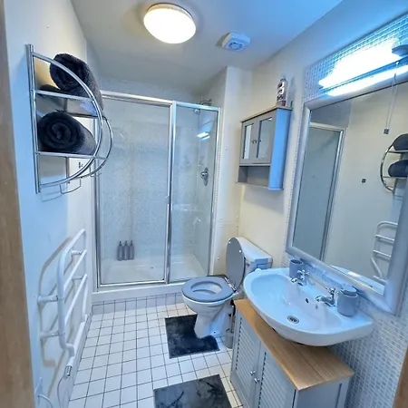 Spacious 2-bed Flat Next To Piccadilly Station, Mcr