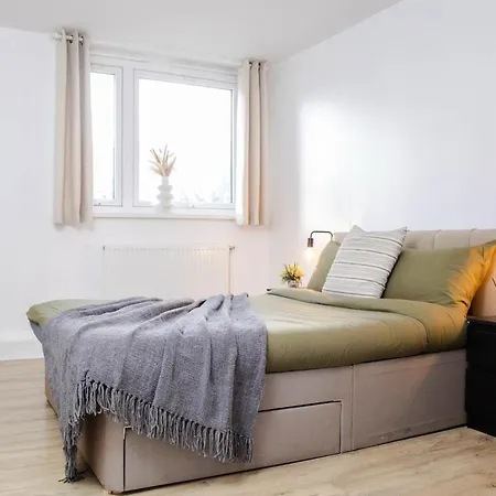 Apartamento Cozy Next To Ao Arena With Free Parking *