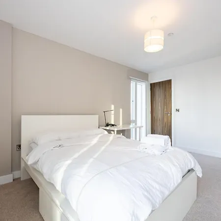 2 Bed Flat In Centre Near Oxford Road O2 Ritz * Manchester
