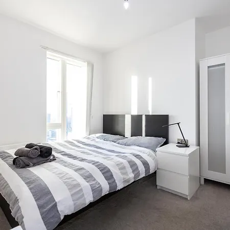 2 Bed Flat In Centre Near Oxford Road O2 Ritz