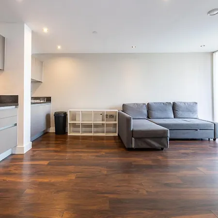 2 Bed Flat In Centre Near Oxford Road O2 Ritz *