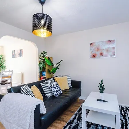 Cozy 3 Bed With Ps4 And Parking By Vista Short Lets * Mánchester