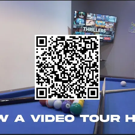 Entire Luxury In Old Trafford, Next To Mufc *