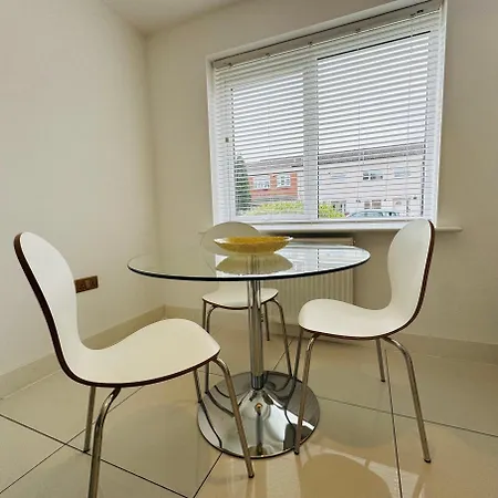 Modern New Built Kingsize Ensuite Homestay *