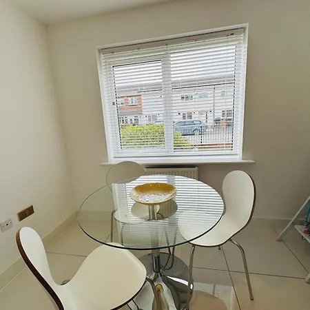 Modern New Built Kingsize Ensuite Homestay Manchester