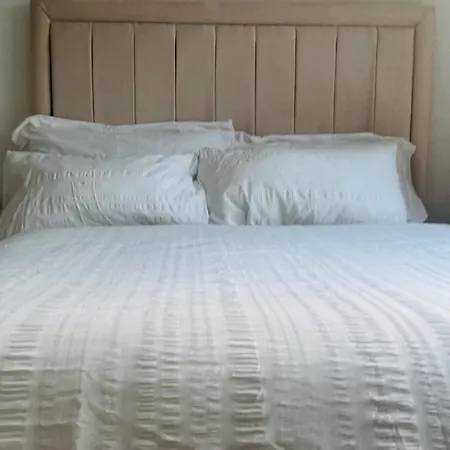 Modern New Built Kingsize Ensuite Homestay *