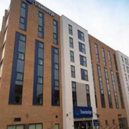 Отель Travelodge Salford Quays Манчестер