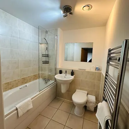 The Grounded Pearl * מנצ'סטר