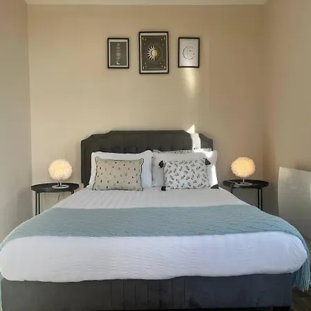 Westwwod House Apartment