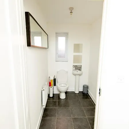 Cityside Deluxe - 3 Bedroom House Great For Family With Free Parking & Garden