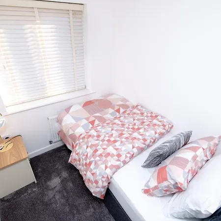 Apartamento Cityside Deluxe - 3 Bedroom House Great For Family With Free Parking & Garden