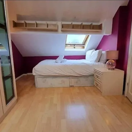 Near Mancity-center Sleeps11-4bigbedrooms,2xxl Lounges-2toillets-1xl Kitchen For Big Groups 別荘 *