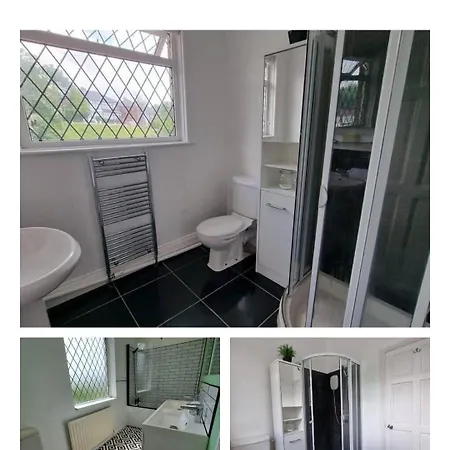 Near Mancity-center Sleeps11-4bigbedrooms,2xxl Lounges-2toillets-1xl Kitchen For Big Groups マンチェスター