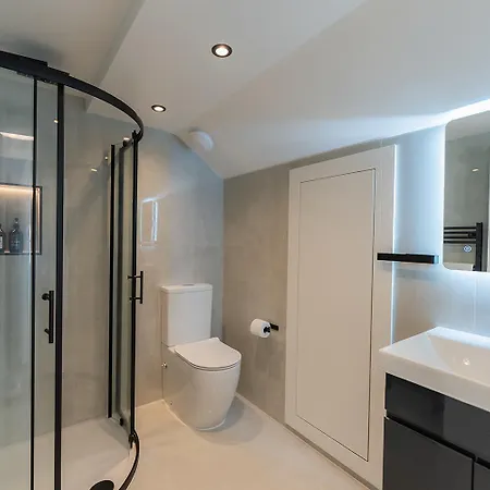 Luxury 8 Bed *