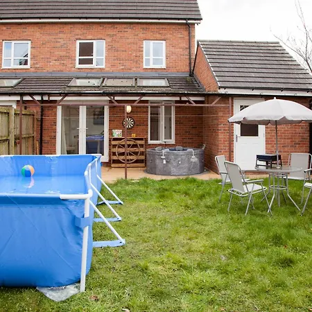 Luxe Stays-sleeps 9-hot Tub-pool *