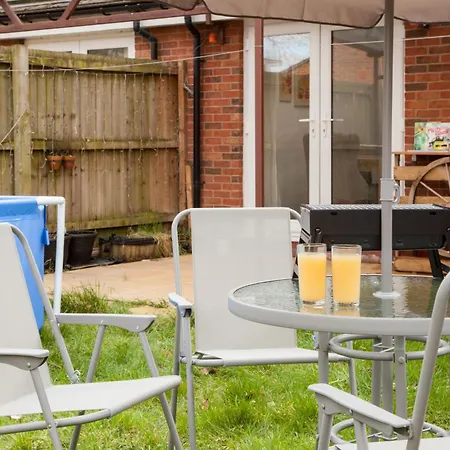 Luxe Stays-sleeps 9-hot Tub-pool Manchester