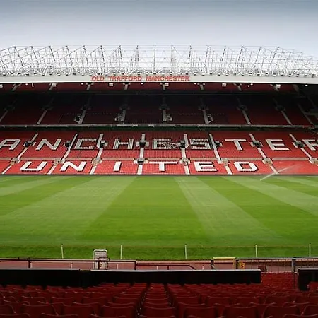 Luxury Spacious 4 Bedroom House - Free Parking - 5 Mins From Centre