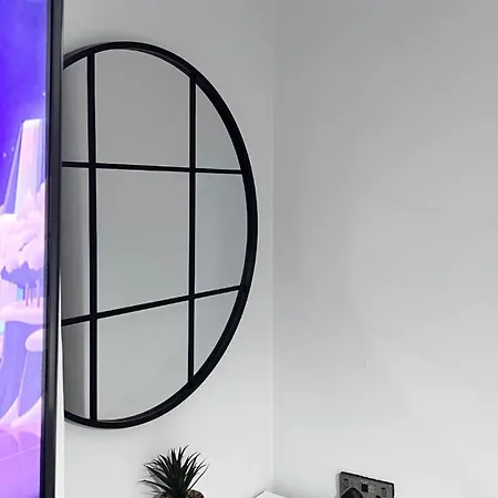 Apartment Luxury Spacious 4 Bedroom House - Free Parking - 5 Mins From Centre