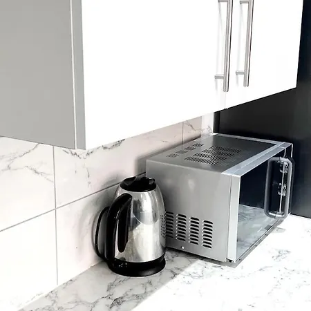 Luxury Spacious 4 Bedroom House - Free Parking - 5 Mins From Centre Manchester