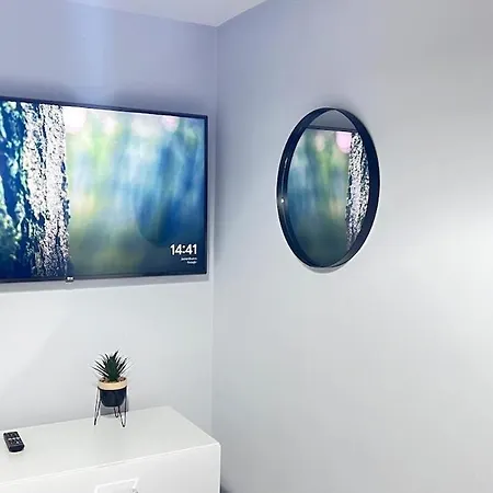 Luxury Spacious 4 Bedroom House - Free Parking - 5 Mins From Centre Manchester