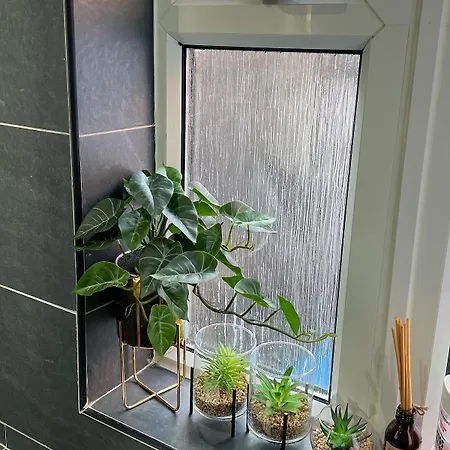 Apartment Luxury Spacious 4 Bedroom House - Free Parking - 5 Mins From Centre Manchester