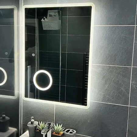 Luxury Spacious 4 Bedroom House - Free Parking - 5 Mins From Centre Apartment Manchester