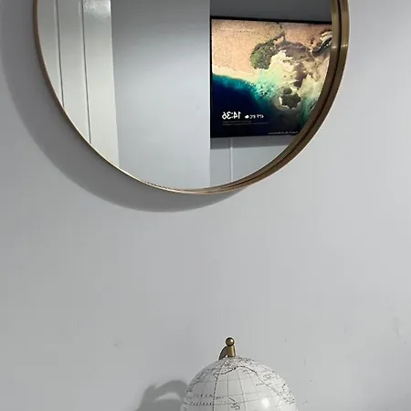 Apartment Luxury Spacious 4 Bedroom House - Free Parking - 5 Mins From Centre