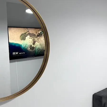 Luxury Spacious 4 Bedroom House - Free Parking - 5 Mins From Centre *