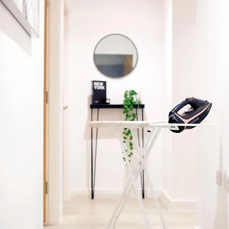 - 2-bed - Sleeps 4 - Wifi Lejlighed Manchester