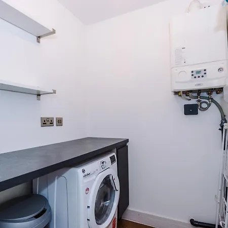 Σπίτι διακοπών 4 Bed House-2 Parking Spaces-vibrant Location