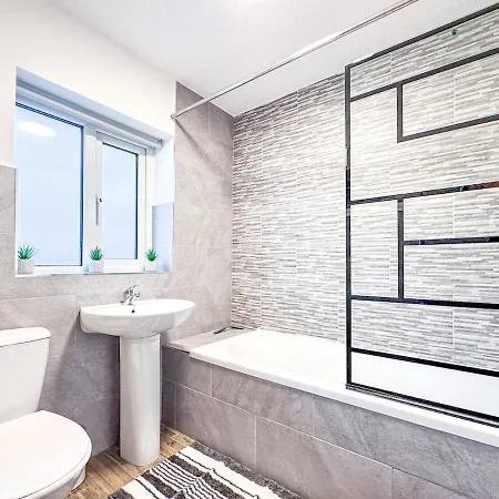 بيت للعطل Cozy 2 Bed - Free Parking, Great Location By Vista Short Lets