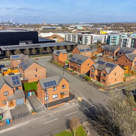 Large Family House With Free Parking - 3 Bedrooms 6 Beds Feriehus