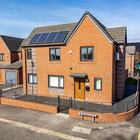 Feriehus Large Family House With Free Parking - 3 Bedrooms 6 Beds *