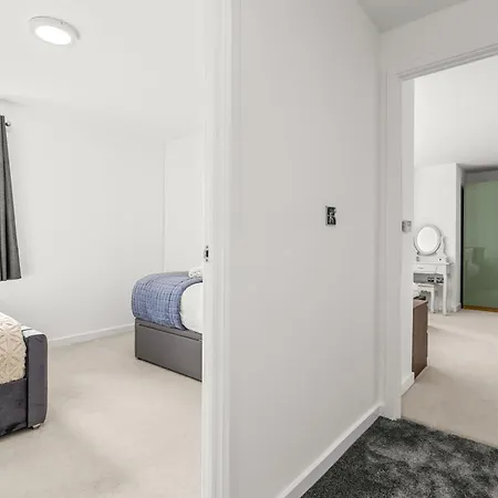 Feriehus Large Family House With Free Parking - 3 Bedrooms 6 Beds