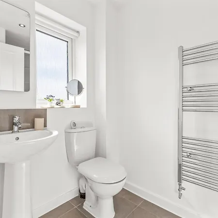 Large Family House With Free Parking - 3 Bedrooms 6 Beds * Manchester