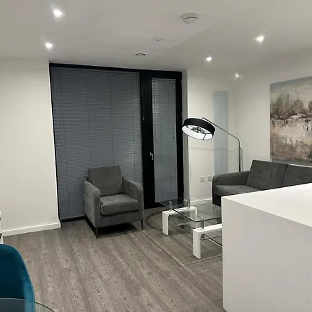 Luxury 1 Bed Near Victoria