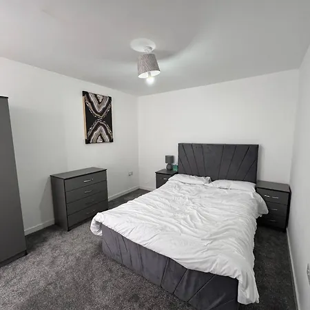 Holiday home Housesleeps9-patio-parking-familyok *