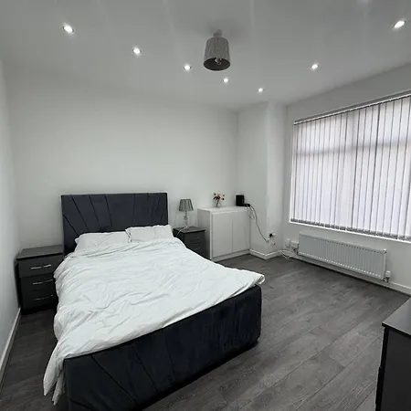 Holiday home Housesleeps9-patio-parking-familyok