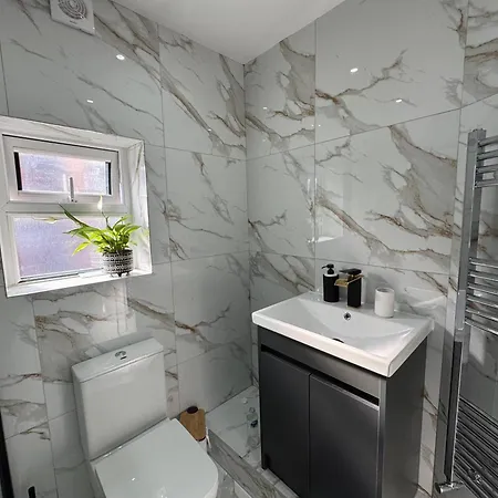 Holiday home Housesleeps9-patio-parking-familyok Manchester
