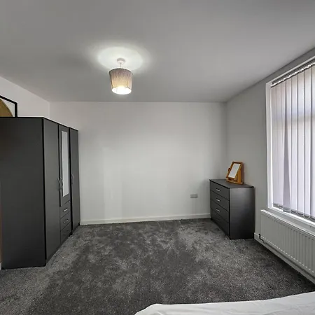 Holiday home Housesleeps9-patio-parking-familyok *