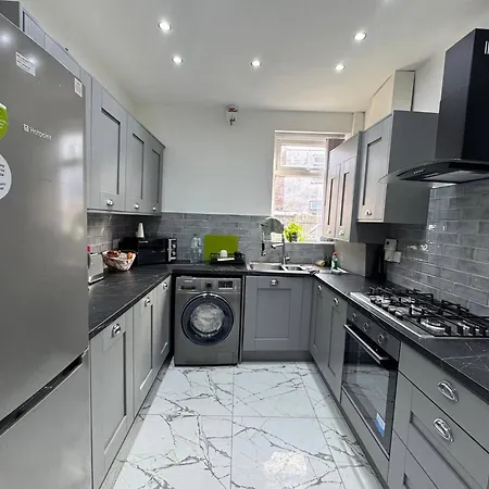 Holiday home Housesleeps9-patio-parking-familyok Manchester