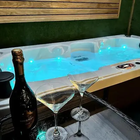 Before Making A Request Read My Profil Host At Bottom Of Page #luxury In Manchester# Appartement