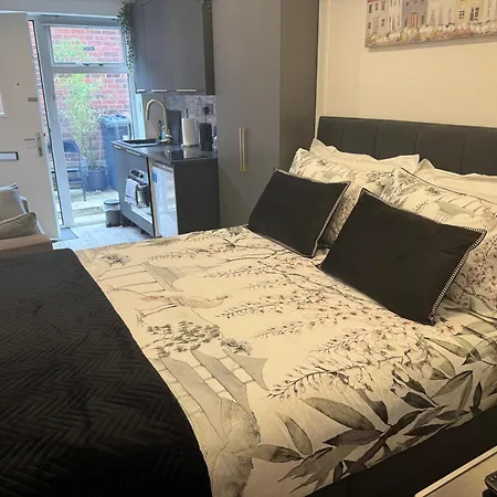 Lux Private Entrance 1 Bed - Free Parking - Ideal For Coop Live, Mcr Centre, Salford Royal Hospital & Buile Hill Mansion Wedding Venue Appartement *