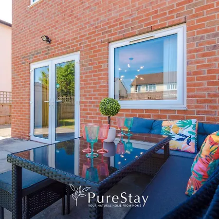 Villa Stunning House In For Business & Leisure - Wi-fi & Parking By Purestay Serviced *